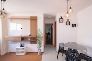 Apartamento básico | Área de estar | TV