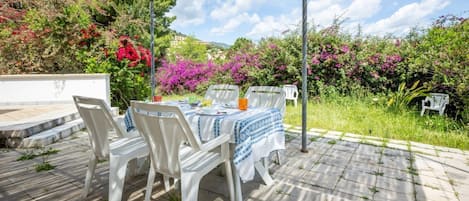 تناول الطعام بالخارج