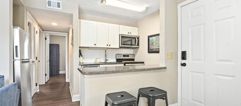 NEW!Charming 2-bedroom apartment in Auburn close to Campus!