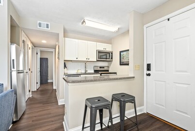 NEW!Charming 2-bedroom apartment in Auburn close to Campus!