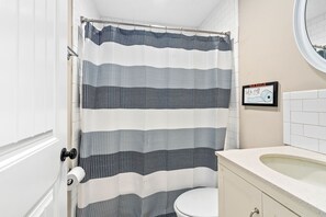 Hårtørrer, håndklæder, Sæbe, Toiletpapir
