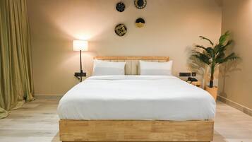 Bureau, espace de travail pour ordinateur portable, Wi-Fi gratuit