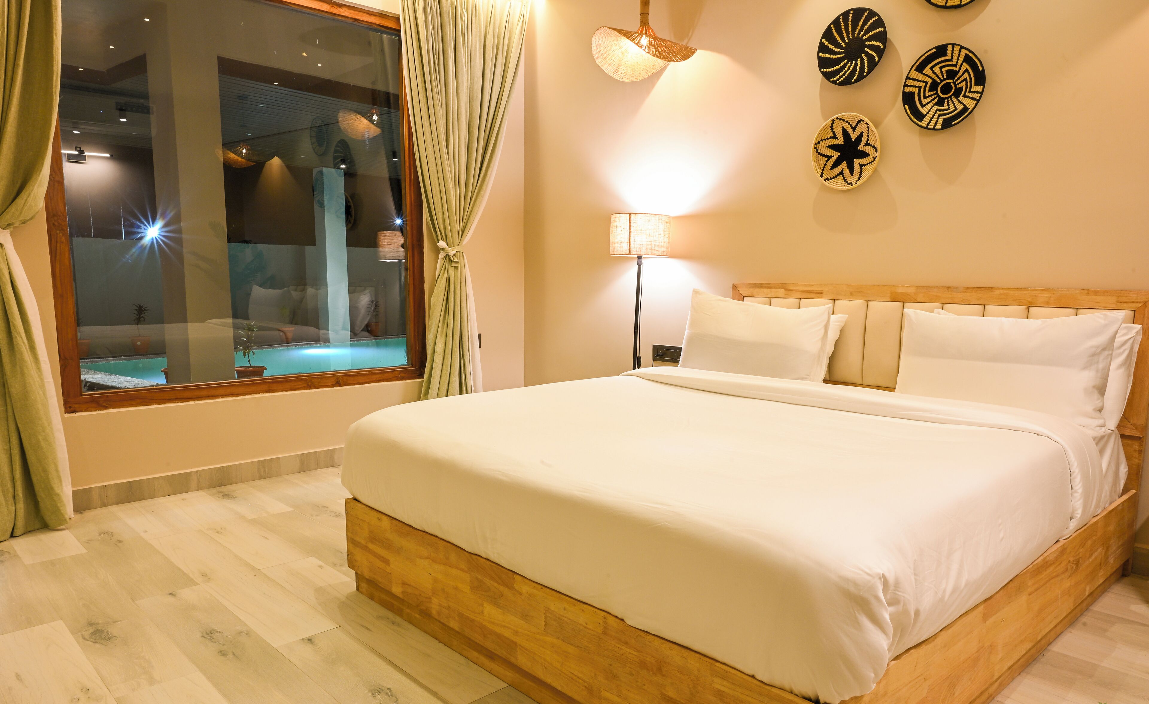 Phòng Cao cấp, quang cảnh hồ bơi | Khu phòng khách