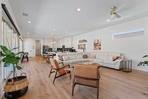 Smart TV, ping pong - PGA Signature! Santa Rosa MNT Views, Luxe Furnishings!  Walk to ERNIES! (La Quinta)