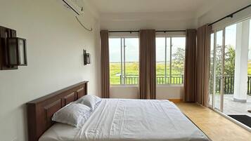 Deluxe Suite, Lake View | Iron/ironing board, free WiFi