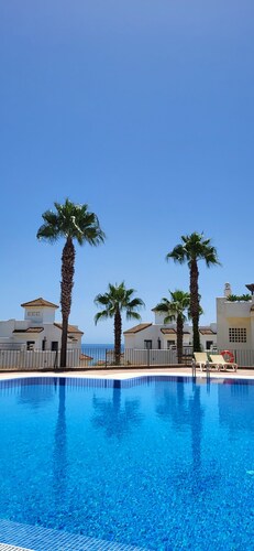 Fantastic Sea & Gibraltar View Apartment, 4 Pools