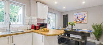 Stunning Home Central MK, Pool Table, Free Parking, Smart Tvs Netflix & Disney+