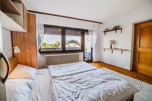 2 soverom, strykejern/-brett, internettilgang og sengetøy