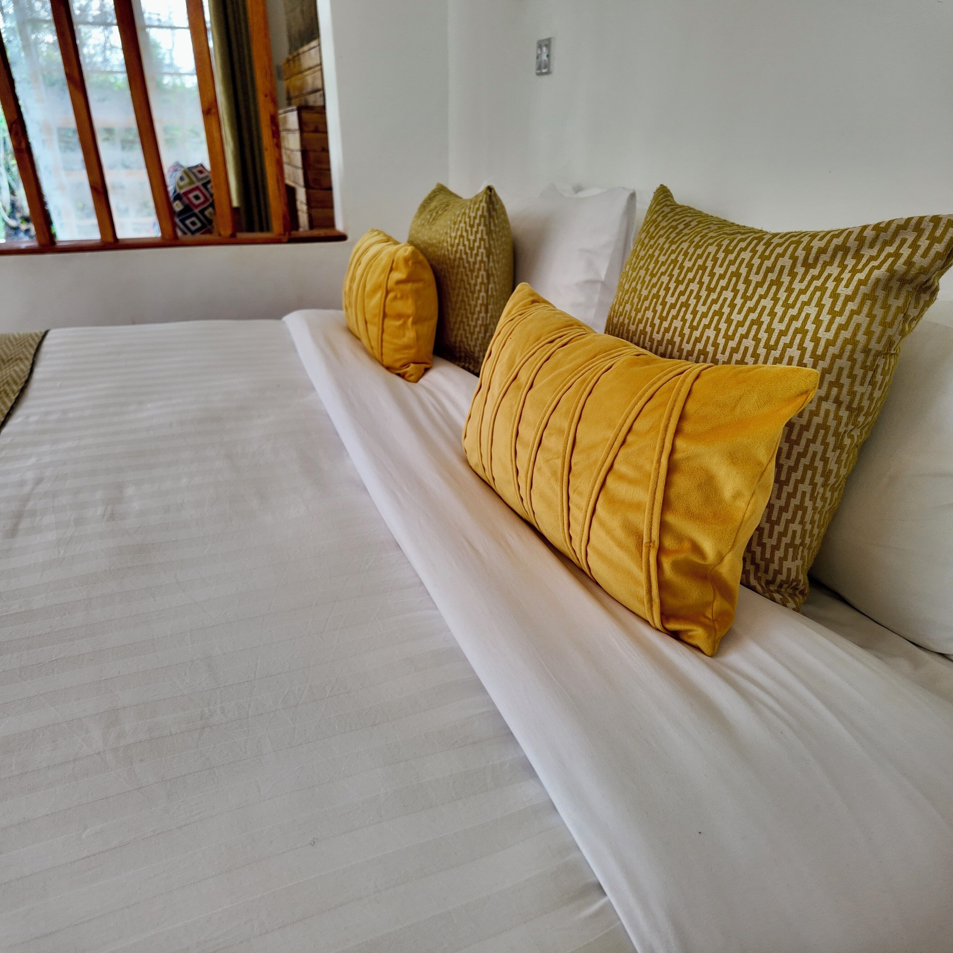 Habitación con 1 cama matrimonial o 2 individuales, vista a la colina | Servicios de la habitación
