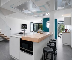 Fridge, microwave, oven, coffee/tea maker