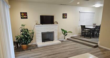 Charming 3-bedroom house with WiFi and AC in welcoming Clovis