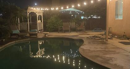 4-bedroom pool house in Fresno, hub for all California destinations &attractions