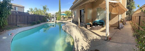 4-bedroom pool house in Fresno, hub for all California destinations &attractions