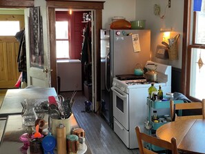 Oven, stovetop, dishwasher