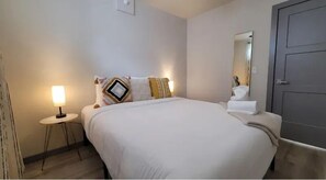Travel crib, internet, bed sheets