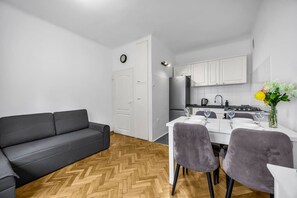 Interior - Bokserska Apt - Chopin Airport Nerby - by Rentujemy (Warszawa)