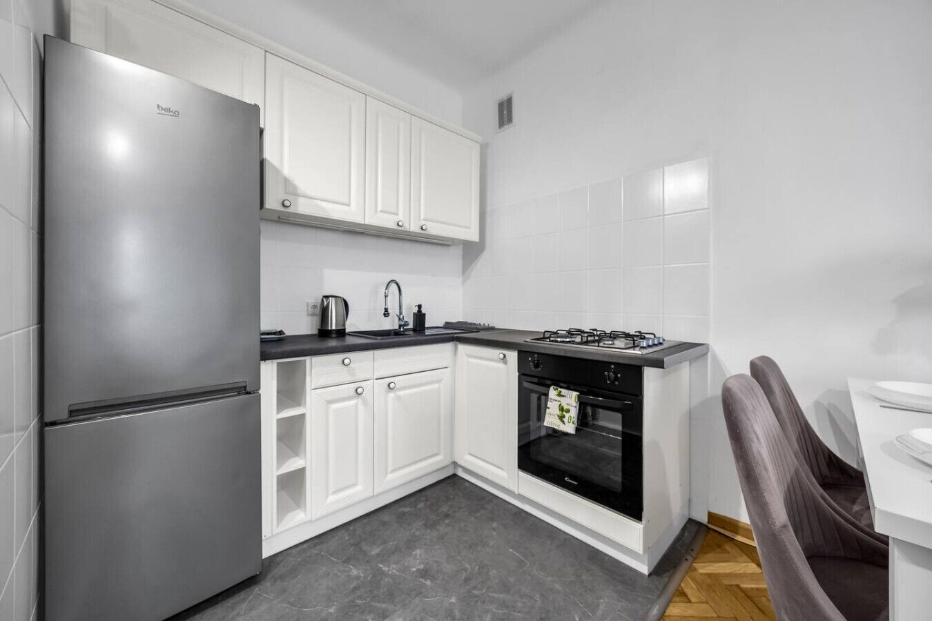 冰箱、烤箱、炉灶、厨具/餐具