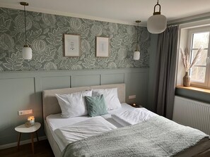 WiFi, bed sheets