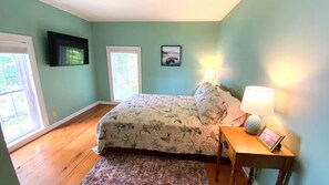 5 bedrooms, desk, iron/ironing board, free WiFi