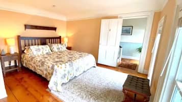 5 bedrooms, desk, iron/ironing board, free WiFi