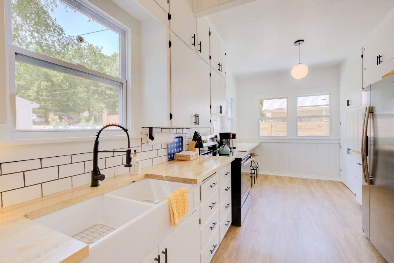 Frigorífic, microones, forn i placa de cuina 