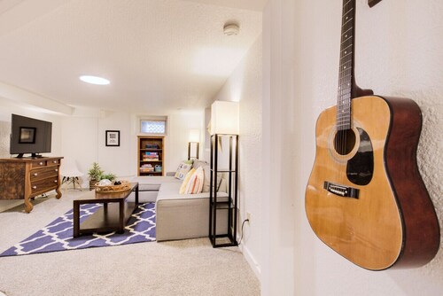 Renovated 4BR/2BA, <1Mi to KSU, Great for Groups