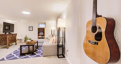 Happy Little Apple -Newly Renovated, Gameday Ready
