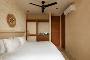 Iron/ironing board, travel crib, free WiFi, bed sheets