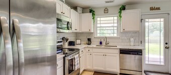 13 Mi to Chattanooga: Family Home w/ Backyard!