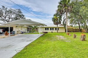 Property grounds - Home 3 Mi to Homosassa Springs Wildlife State Park (Homosassa)