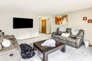 TV, video games - Hot Tub & 2 Recreation Rooms: Spacious Onamia Home (Onamia)