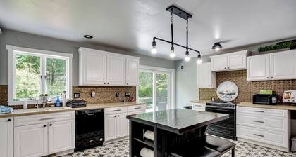 Spacious Family Villa w/ Decks in Chilton!