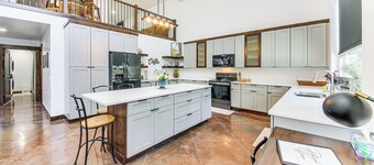 Relax, Reconnect & Explore: Modern Idaho House!
