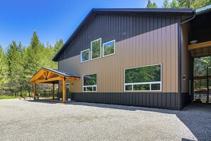 Exterior - Relax, Reconnect & Explore: Modern Idaho House! (Naples)