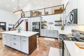 Fridge, microwave, stovetop, dishwasher