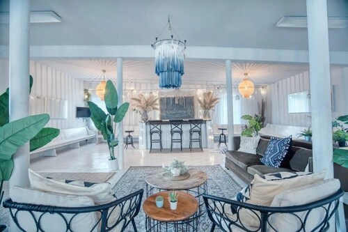 The White Bohemian Mansion - Hot tub 9 bedrooms 5 baths