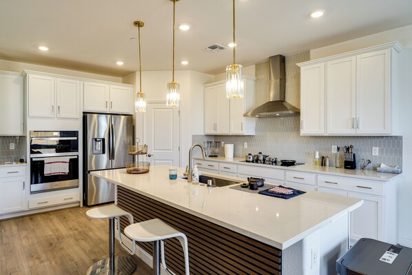 冷蔵庫、電子レンジ、コンロ、食器洗い機