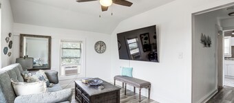 Stroll to Ocean Grove Boardwalk & Beach: Sleek Apt