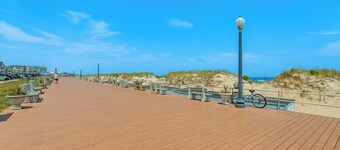Stroll to Ocean Grove Boardwalk & Beach: Sleek Apt