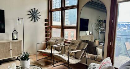 Modern Cozy Loft King Bed Sleeps 2 Petco Park View Pet Friendly