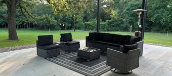Little House on the Creek- 15 min from The Franklin Ranch 30 min from Kyle Field