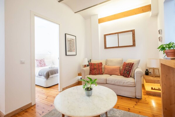 TV - 52CIR1072 - Cozy apartment in the heart of Gracia (Barcelona)