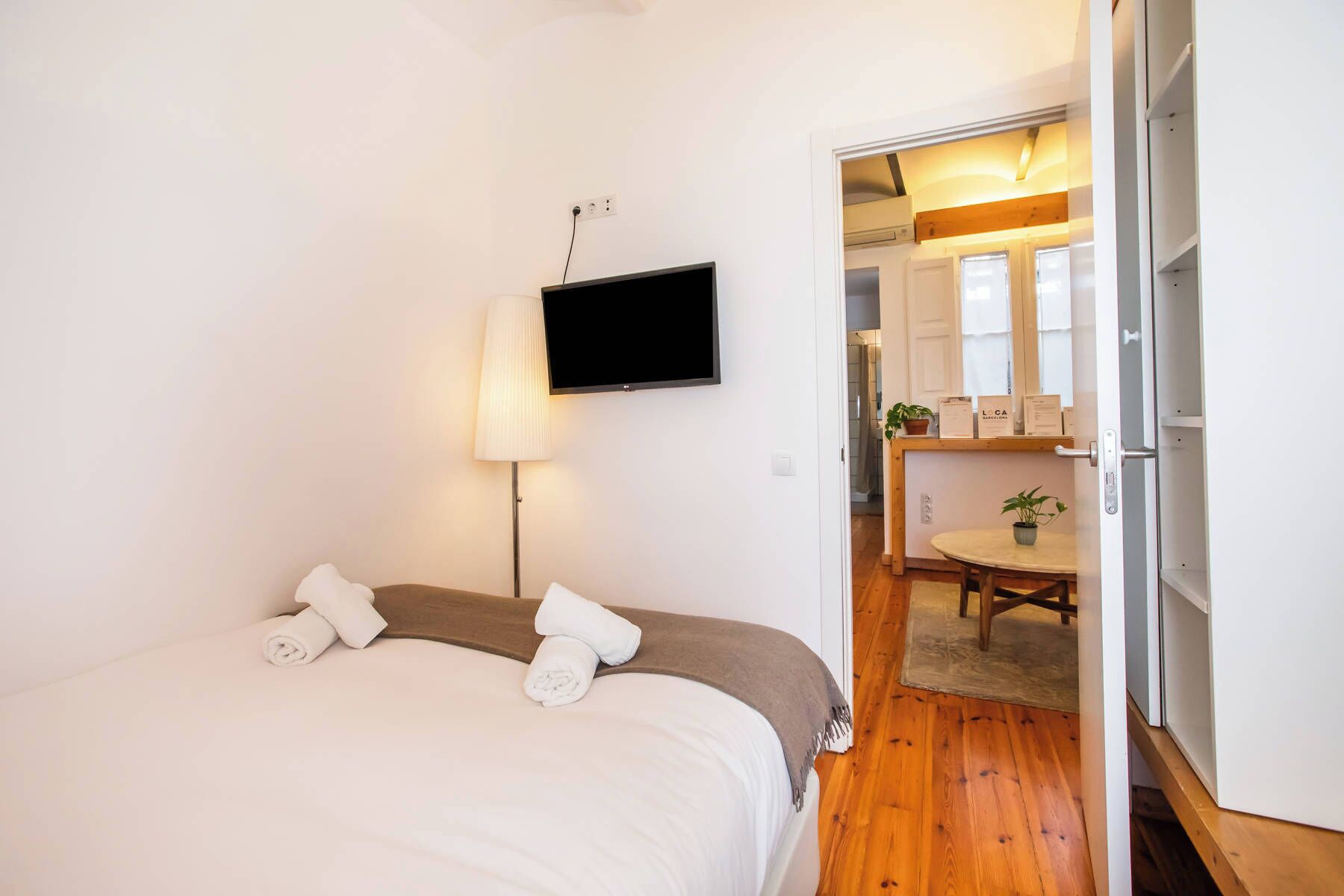 1 dormitorio, tabla de planchar con plancha, Internet y ropa de cama