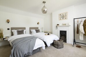 4 bedrooms, desk, iron/ironing board, travel crib