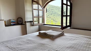 2 chambres, fer et planche à repasser, Wi-Fi gratuit, draps fournis