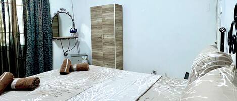 1 bedroom, WiFi, bed sheets