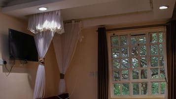 Economy Room | Desk, laptop workspace, free WiFi