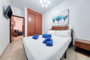 5 bedrooms, in-room safe, desk, iron/ironing board - Villa Salaria • Jacuzzi • Billar (Playa Blanca)