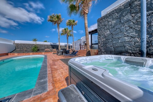 Villa Salaria - By Lanzarote Vacation Homes
