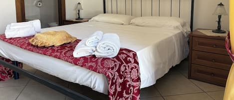 Articles de toilette gratuits, sĂšche-cheveux, serviettes fournies, savon